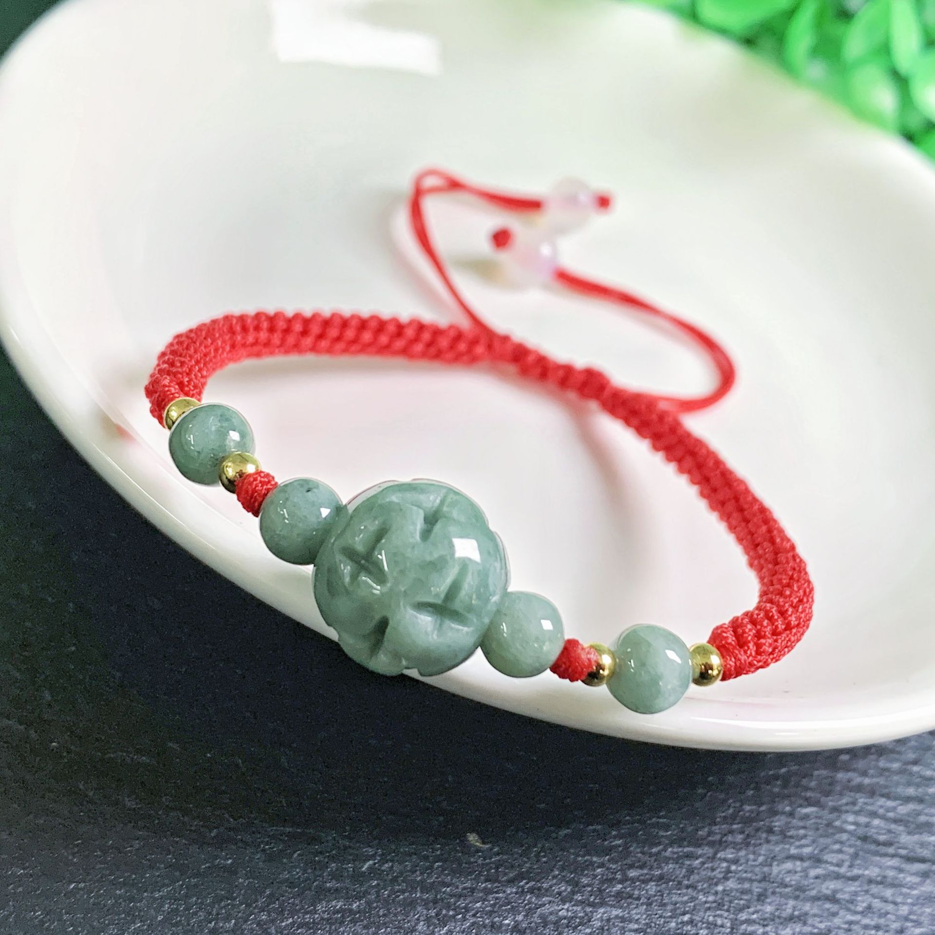 Charm Bracelet Beads - Una pulsera de cuentas talladas de